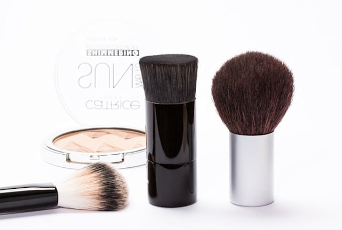 do make up reviews and tutorials