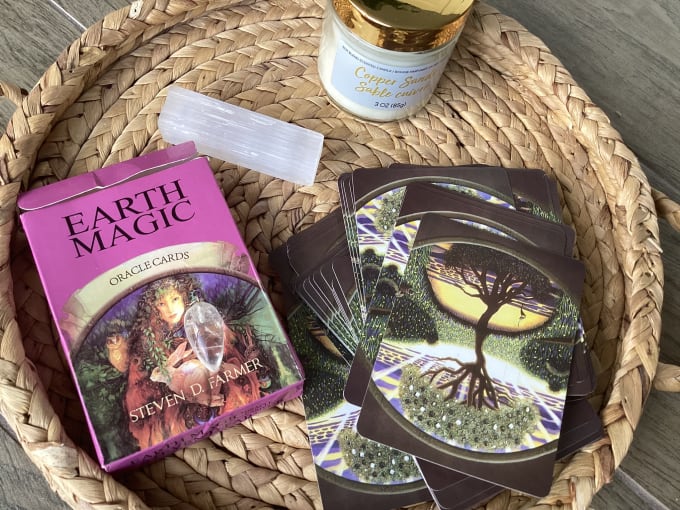 Do a thorough and accurate oracle card reading by cecelia13 fiverr