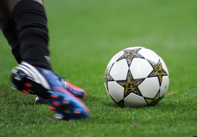 write a 500 word unique football soccer article