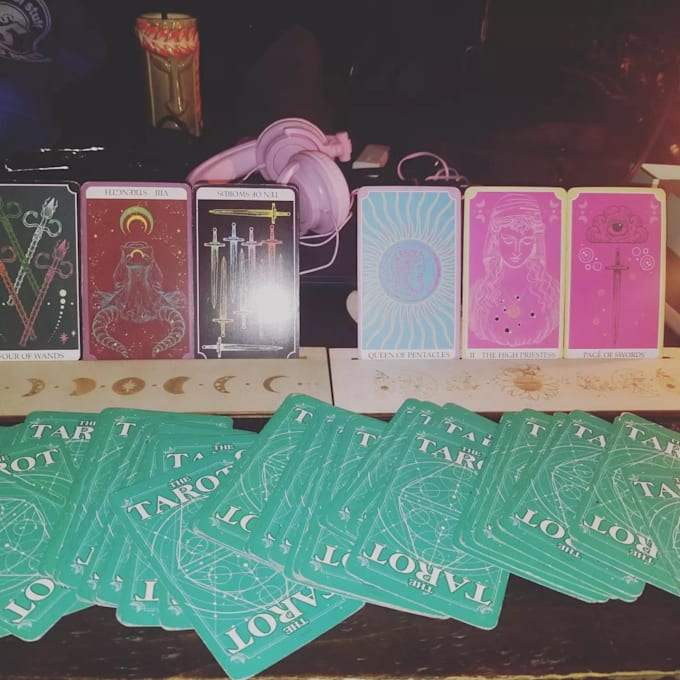 do tarot readings for you