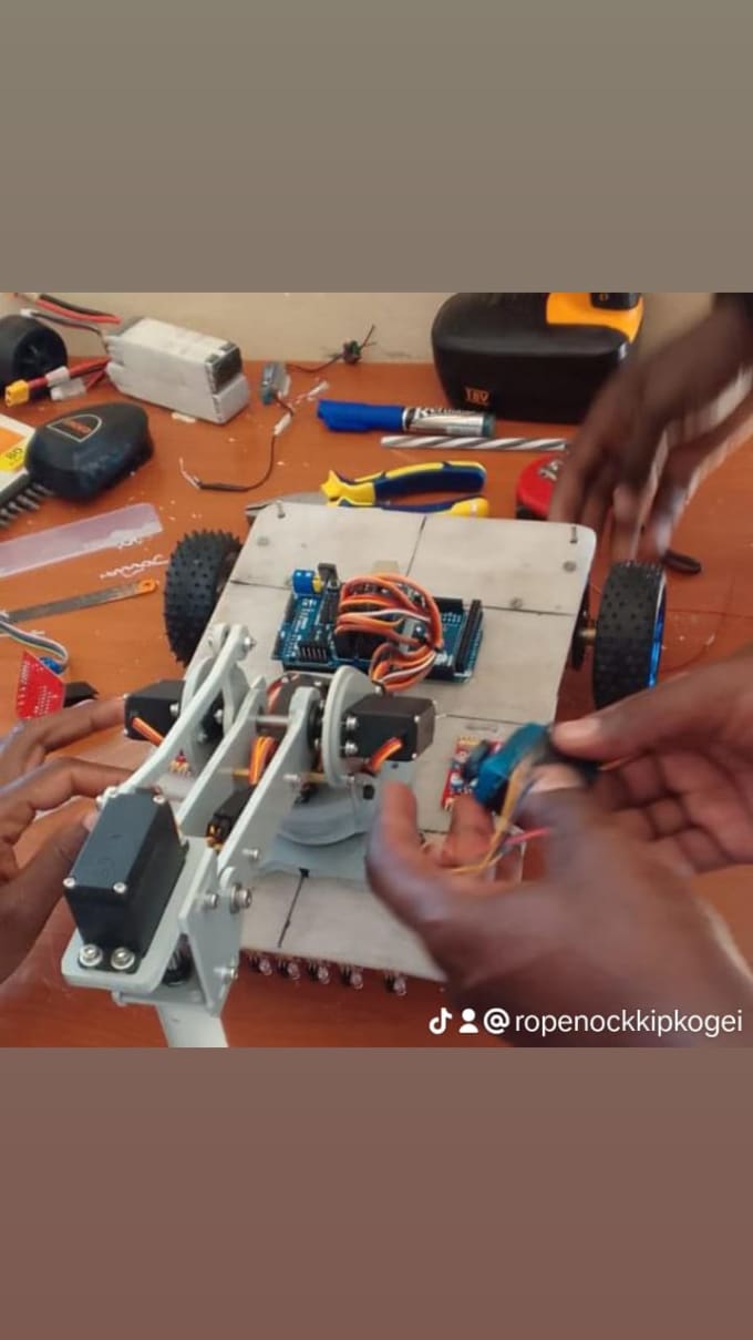 Provide professional arduino programming code and circuit design ...