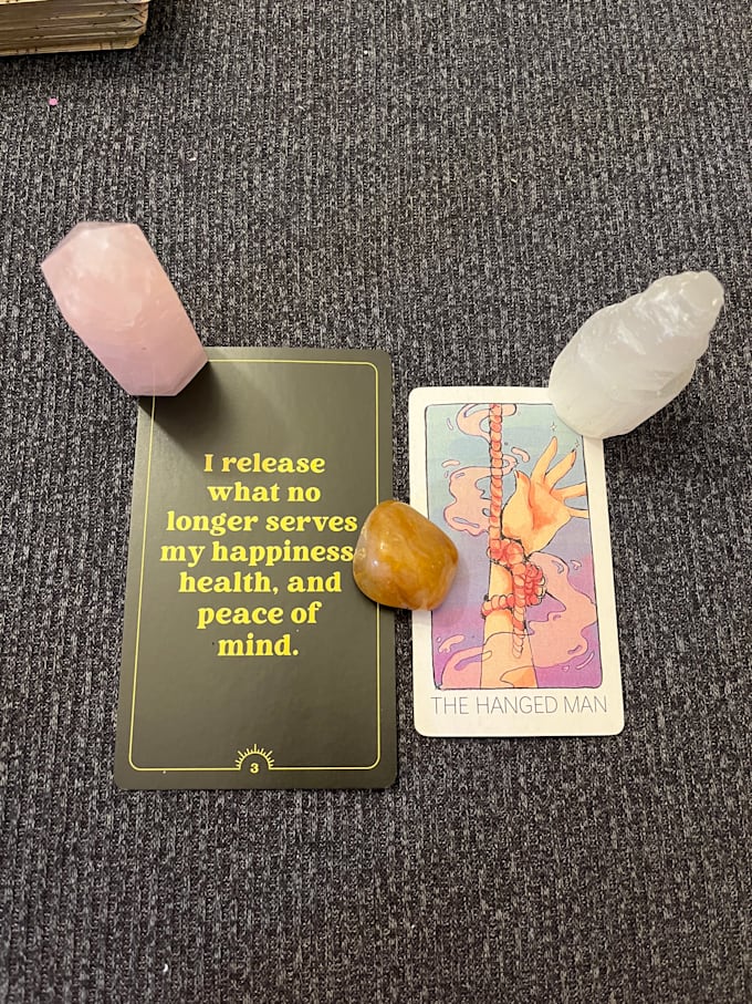 provide answers through tarot and divination