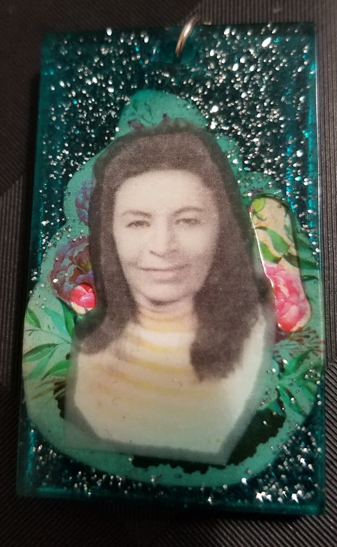 create memorial resin keepsakes to honor your loved ones