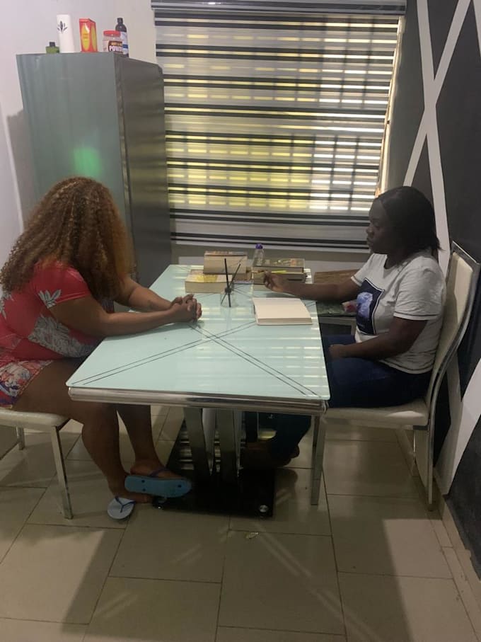 create a conducive environment to chat with client