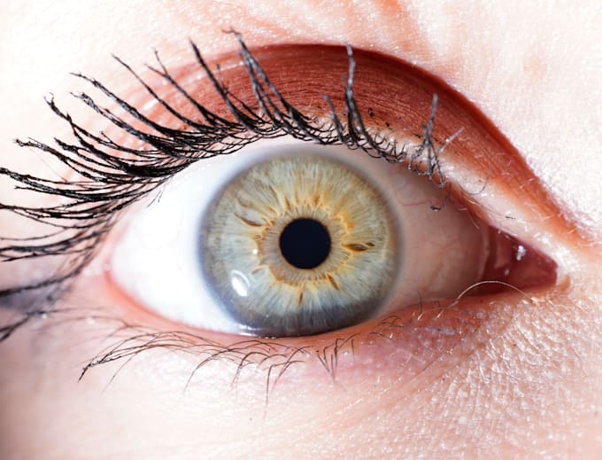 professional eye iris sharpening enhancement