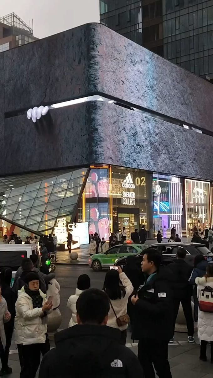 do 3d led screen animation, anamorphic animation,  billboard ads, 3d led screen