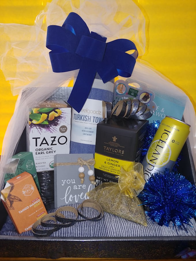 create an elegantly and uniquely designed themed gift box