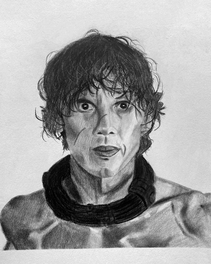 draw a realistic black and white pencil portrait