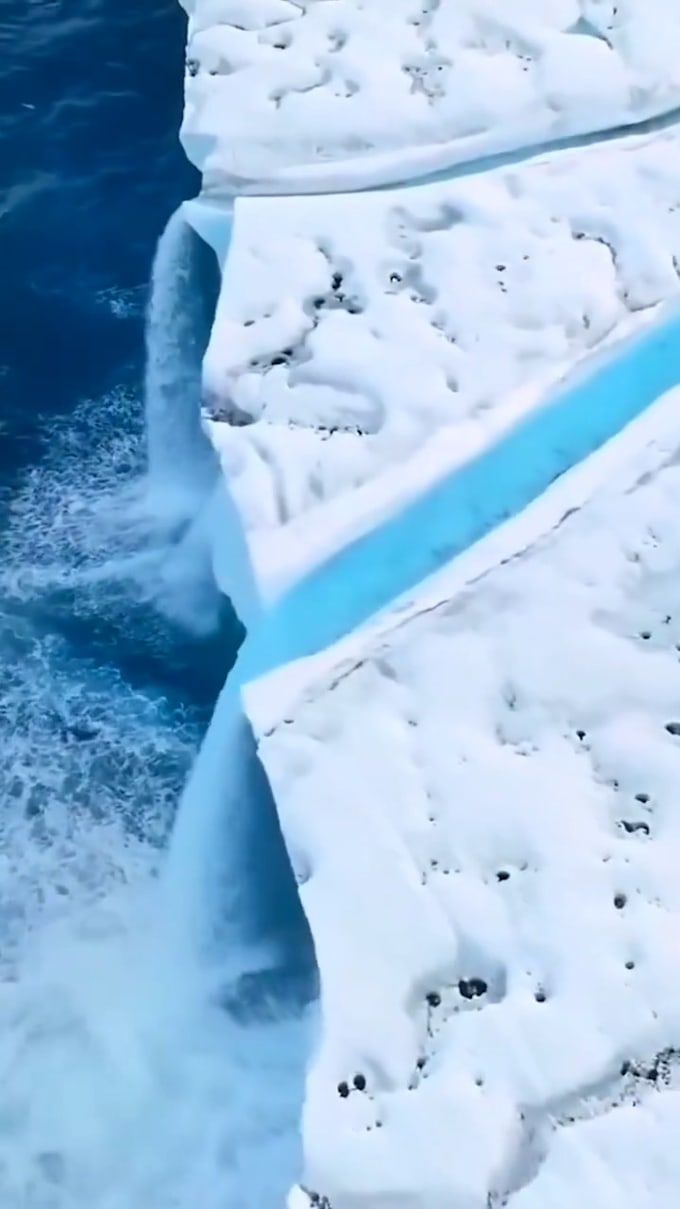 create hyper realistic 3d water simulation, fire and smoke vfx, particle effects