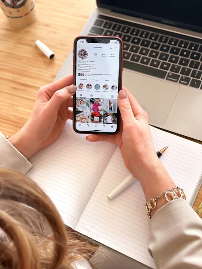 community manager o gestor de redes sociales