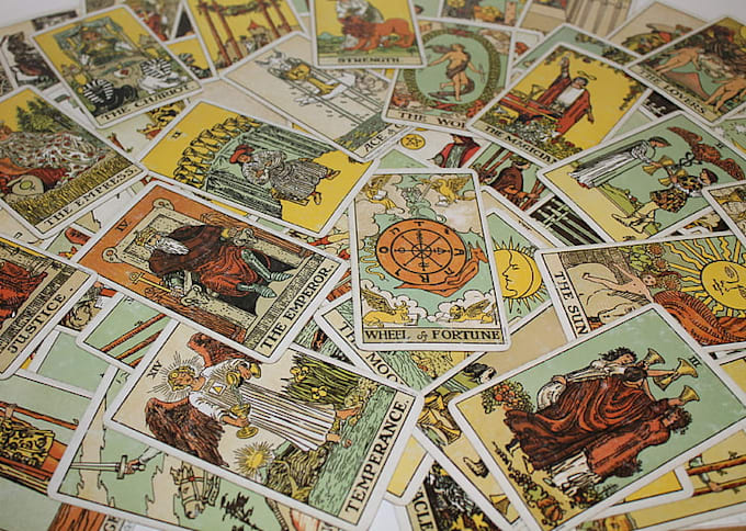 give you a love reading with tarot