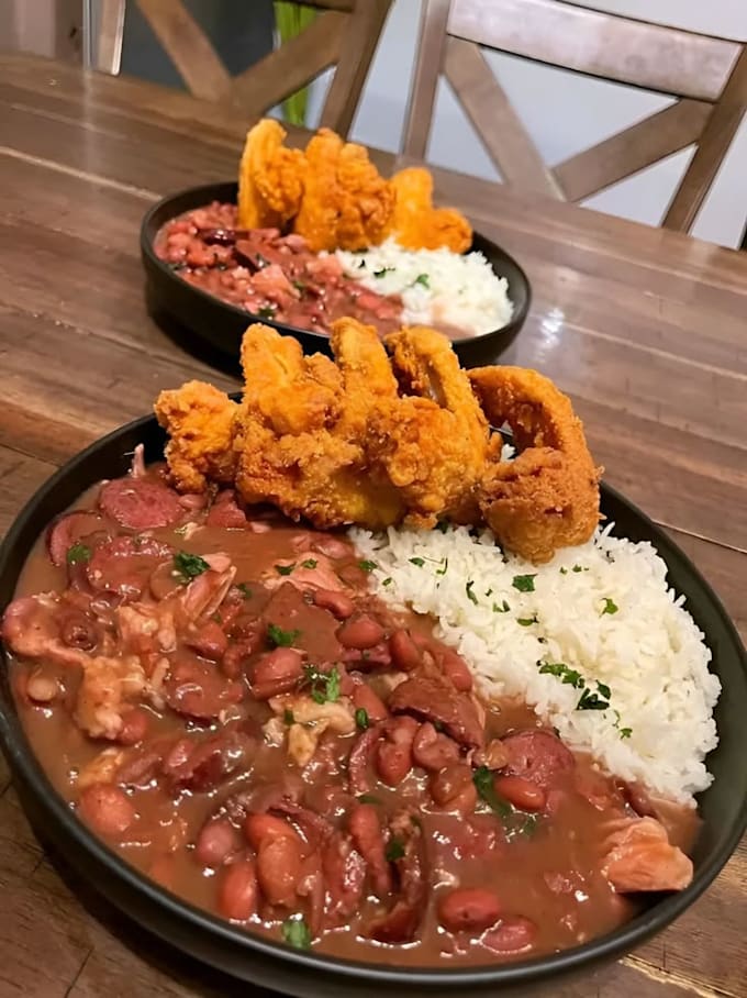 prepare rice and beans with fried chicken