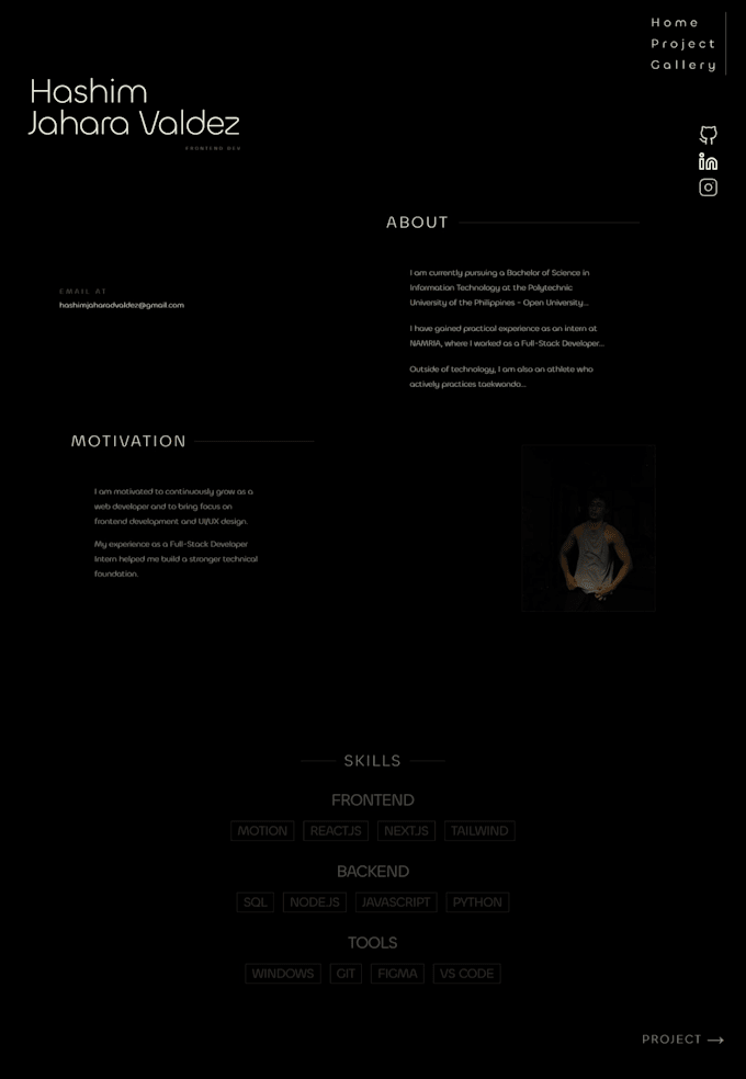 build a modern dark themed portfolio using nextjs and tailwind CSS