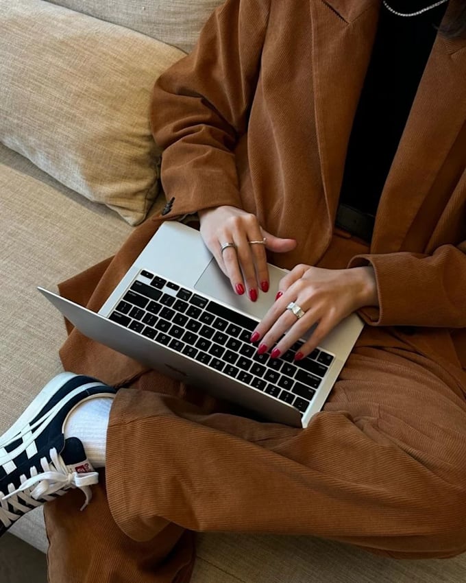 help you with customer service and content writing