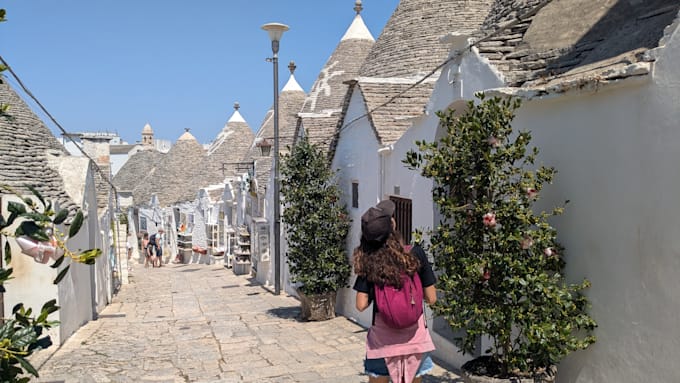 create custom travel itineraries