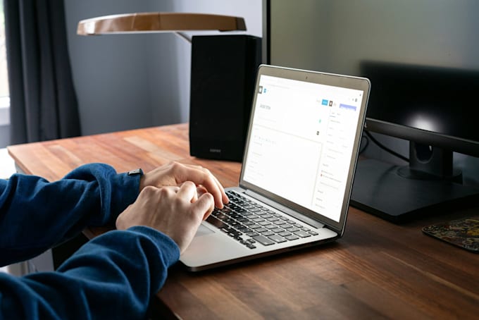 write SEO blog articles and website content in german