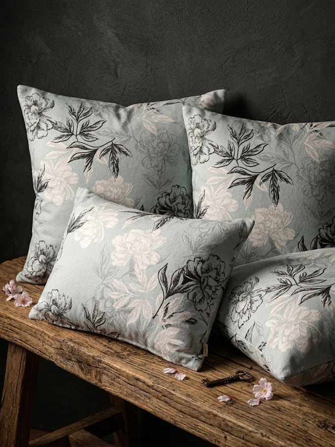 provide studio product photography and mockups for pillows