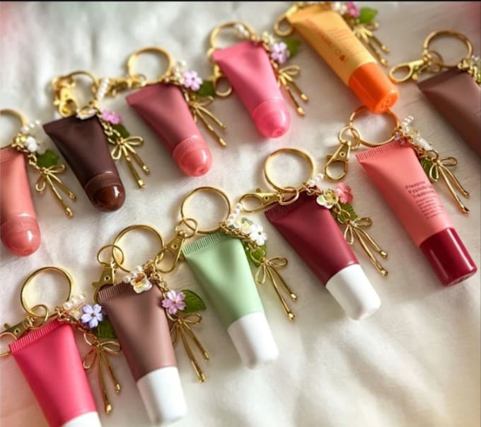 supply custom cosmetic packaging and lip gloss tubes with logo