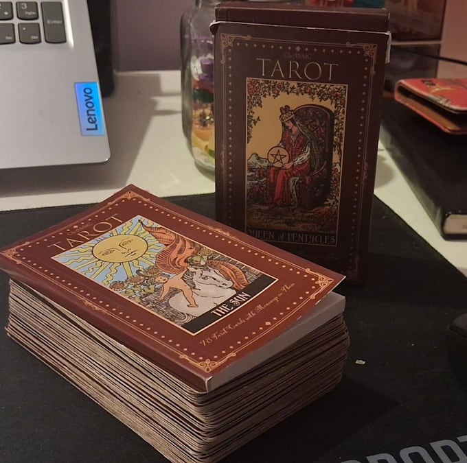 provide intuitive tarot reading for clear decision making