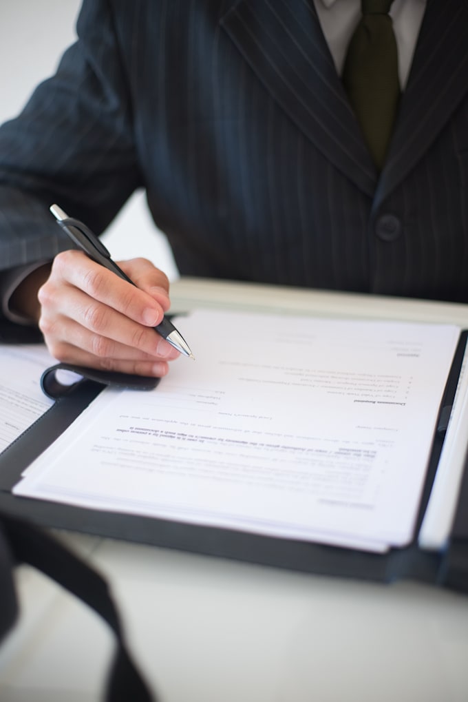 professionally review your CV, cover letter, or linkedin