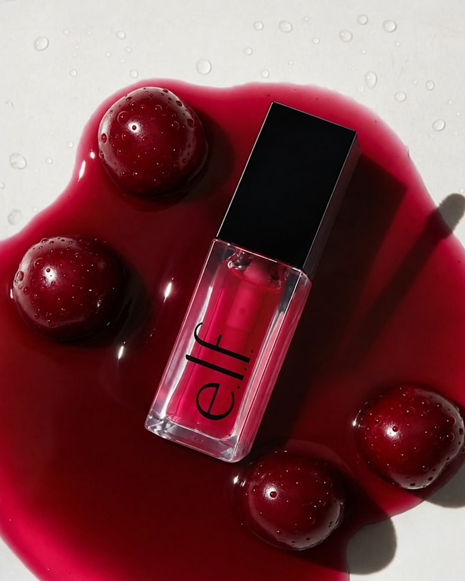 create realistic cgi makeup and beauty product ads
