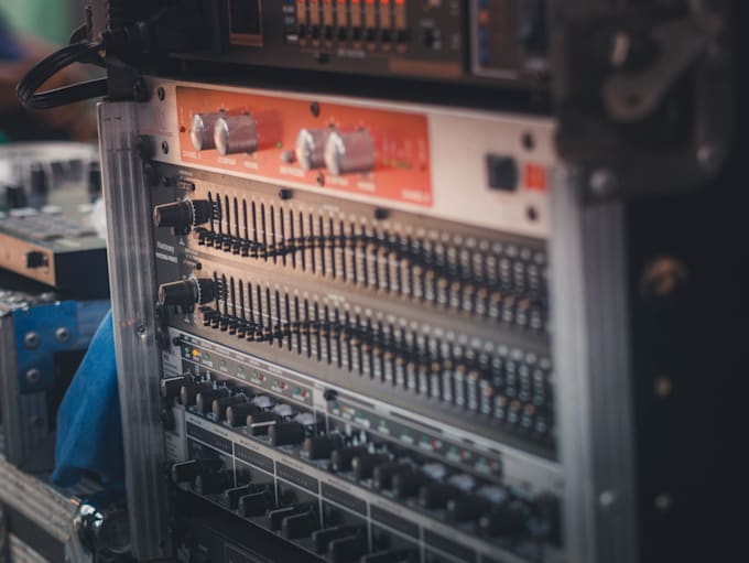 provide expert av technical support and system troubleshooting