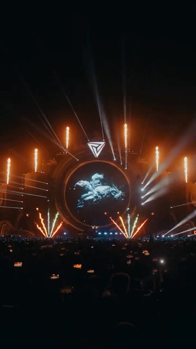timecode synced vj loops, bpm synced dj visuals stage show concert led content