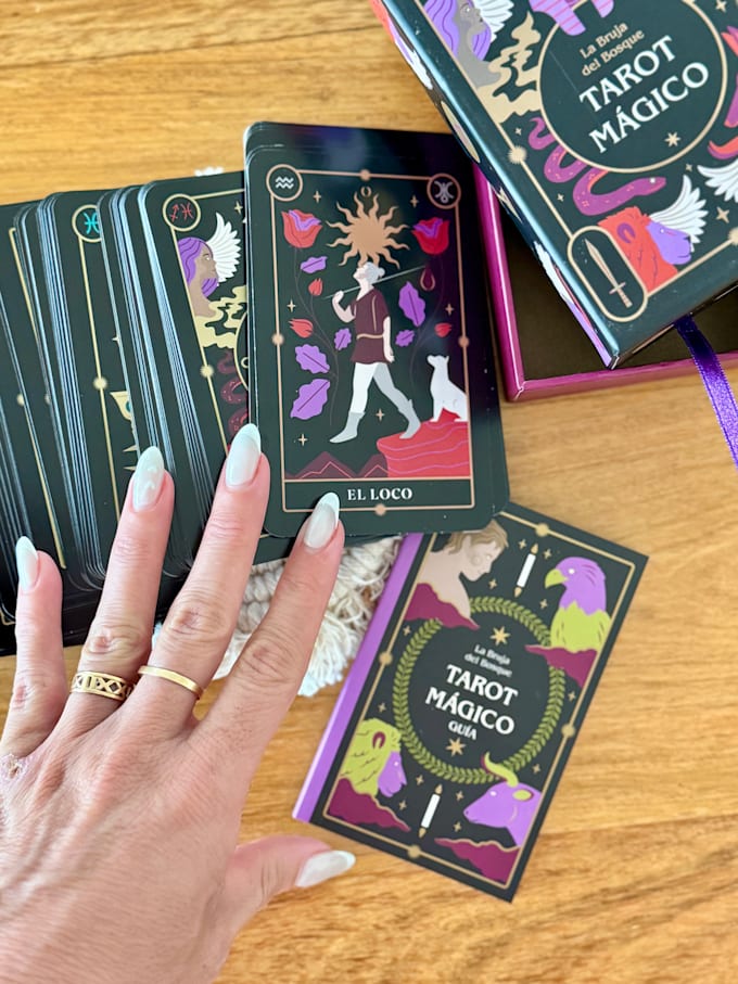 provide an intuitive tarot reading for guidance and clarity