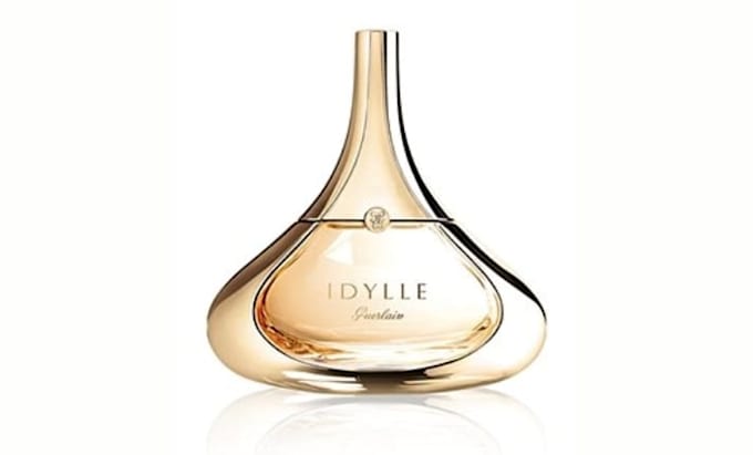 create realistic 3d perfume bottle modeling and rendering