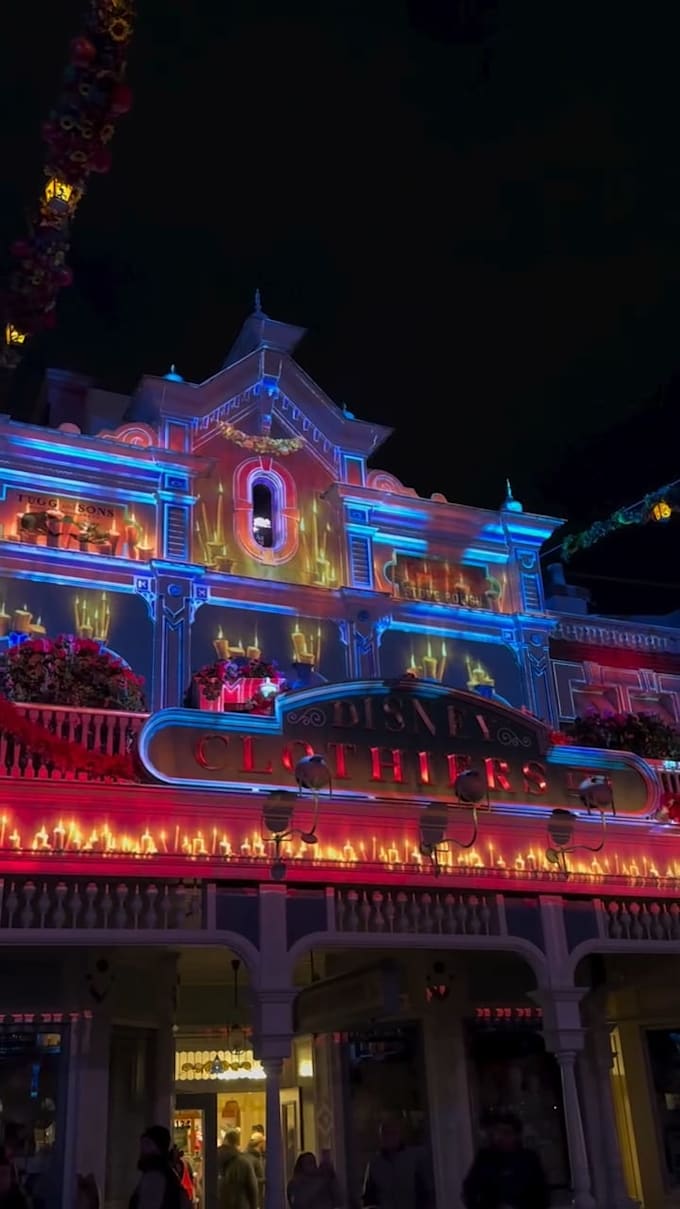 create 3d projection mapping, spooky halloween haunted house visuals and vj loop