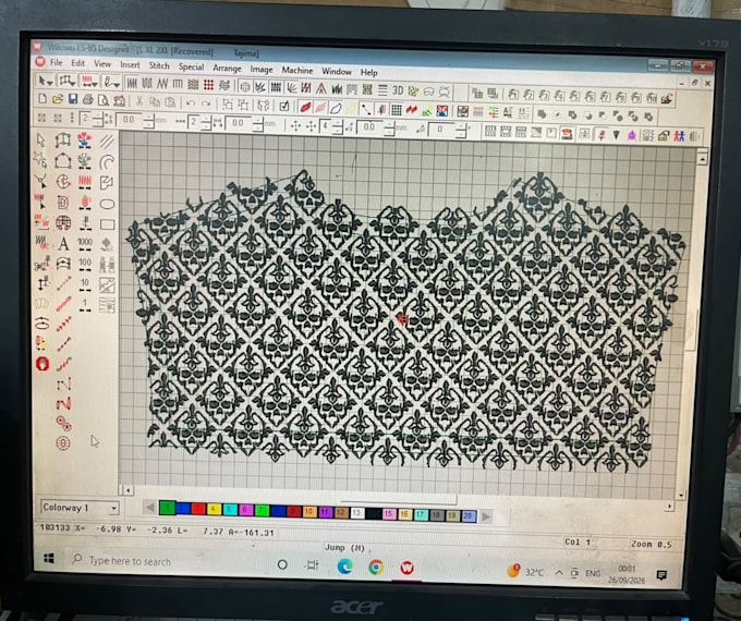 do professional embroidery digitizing logo in dst pes