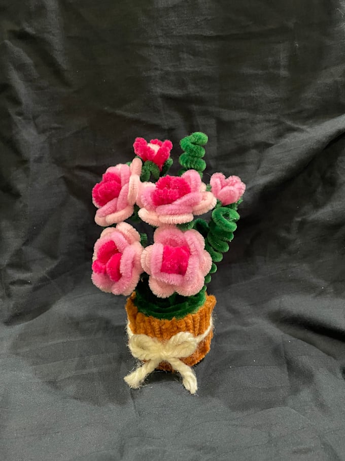 create unique handmade pipe cleaner flowers and bouquets
