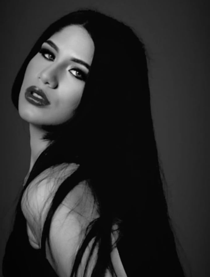 be your female model for your photos