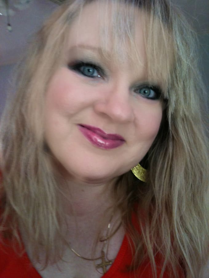 proofread and edit your novel thoroughly with substantial feedback