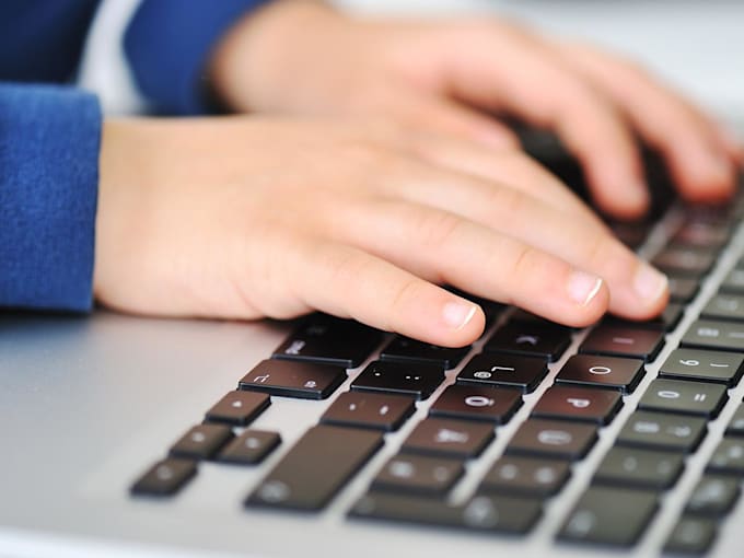 do hindi or english typing in budget with zero mistakes