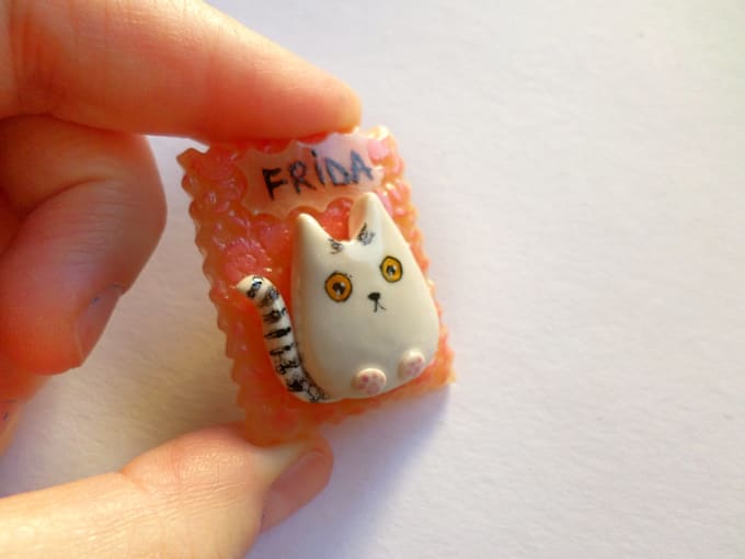 make a tiny portrait magnet of your cat