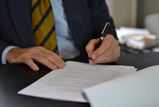 draft and review lawsuits complaints petitions and contracts