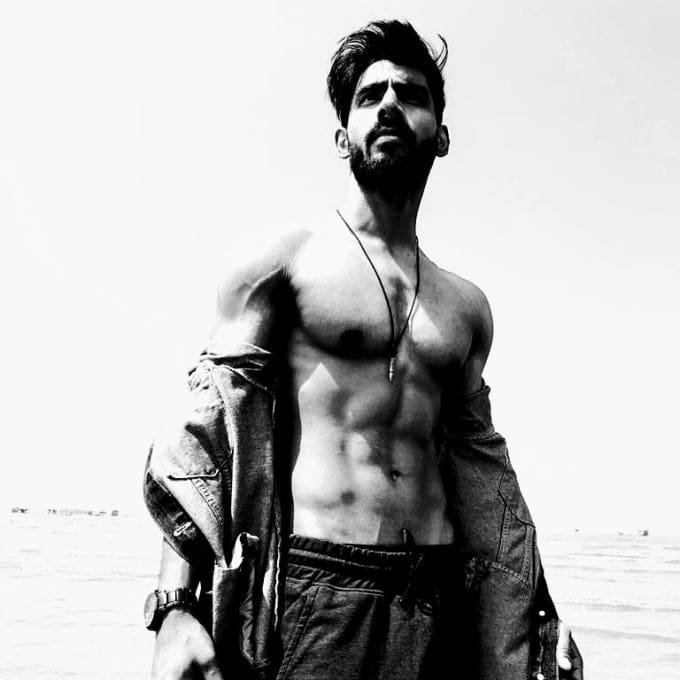 be your fitness coach and create a professional workout plan and diet plan