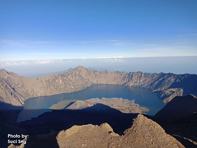 write fun and stunning article about traveling in indonesia