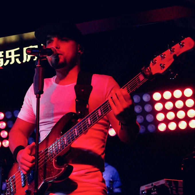 record bass guitar or synthbass fast and professional for you