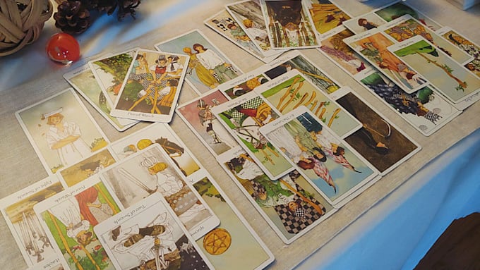 provide you with an intuitive video tarot reading