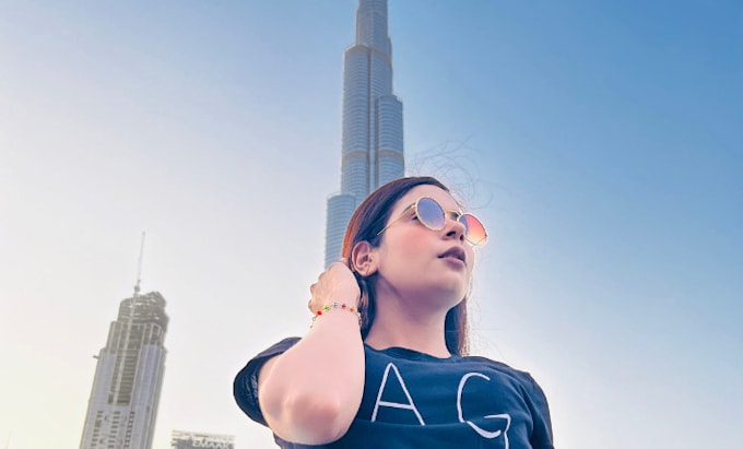 do photo and video modelling infront of burj khalifa