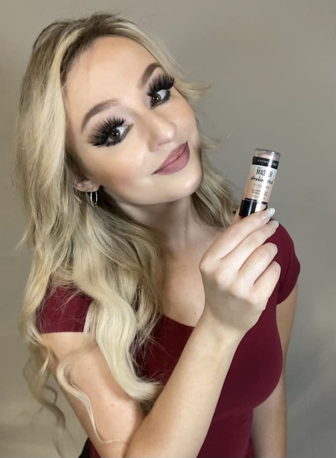 be your blonde female model for your brand