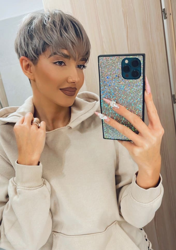  Be your short hair selfie model for products, brands, social media by ...