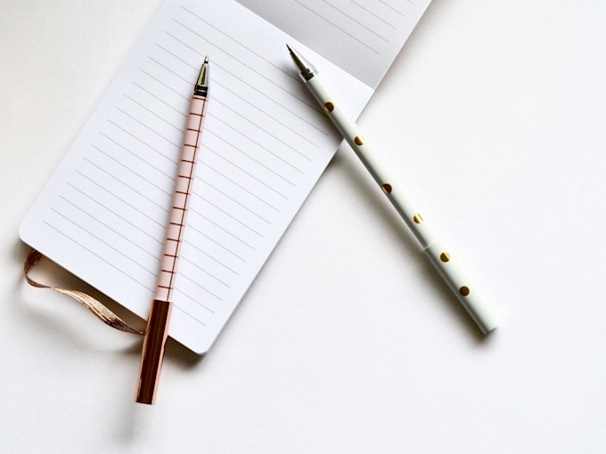 write honest reviews and short texts in english