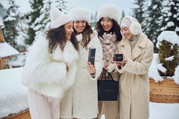 make lifestyle product photography with models for ecommerce