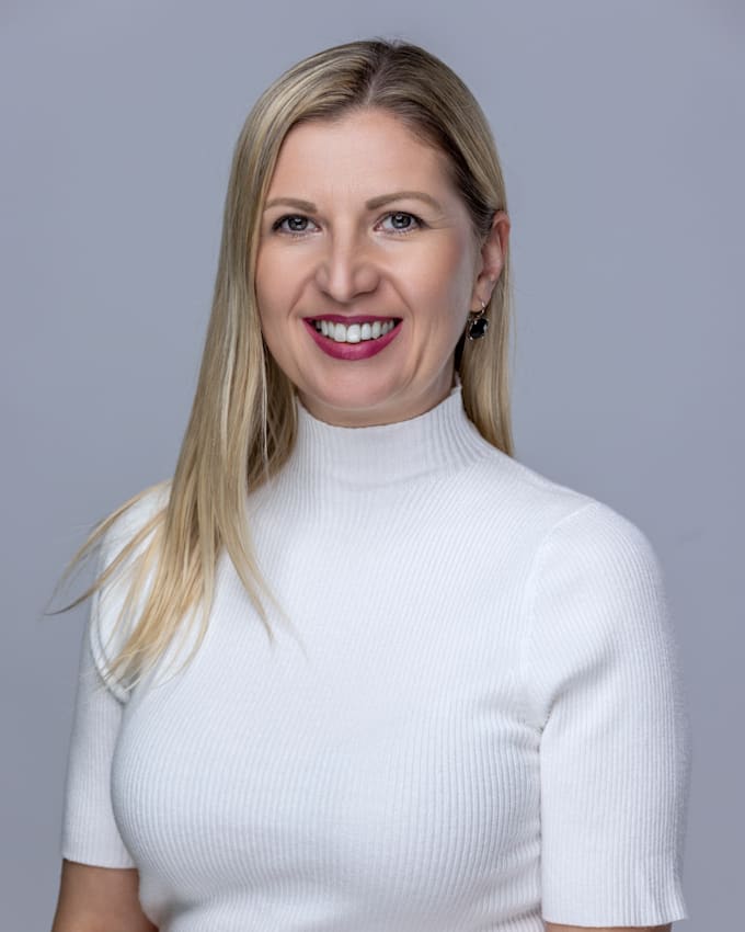 help you create an impressionable professional headshot