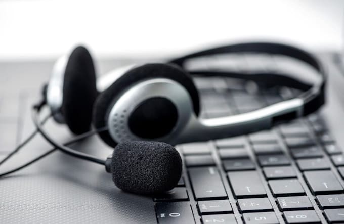 handle customer calls and chat support professionally
