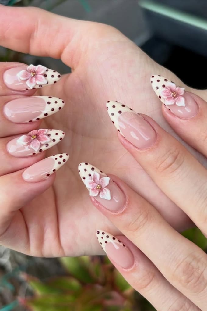 provide professional nail training courses for beginners
