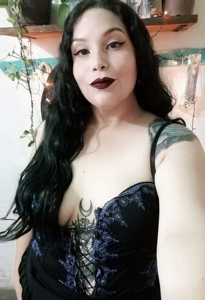be your curvy model female